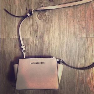 Michael kors cross body purse
